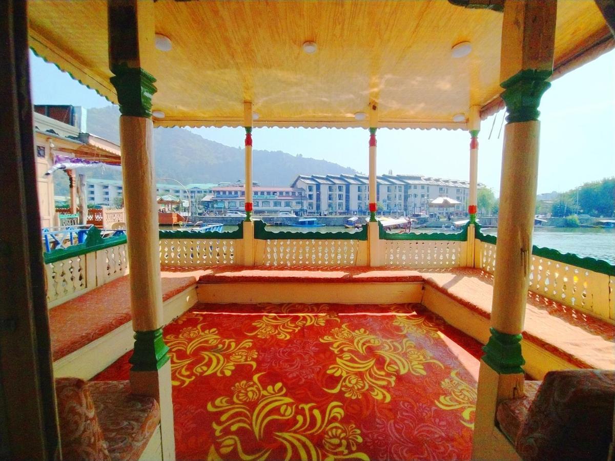 The Dreamer Destination' Houseboat Srinagar  Exterior photo