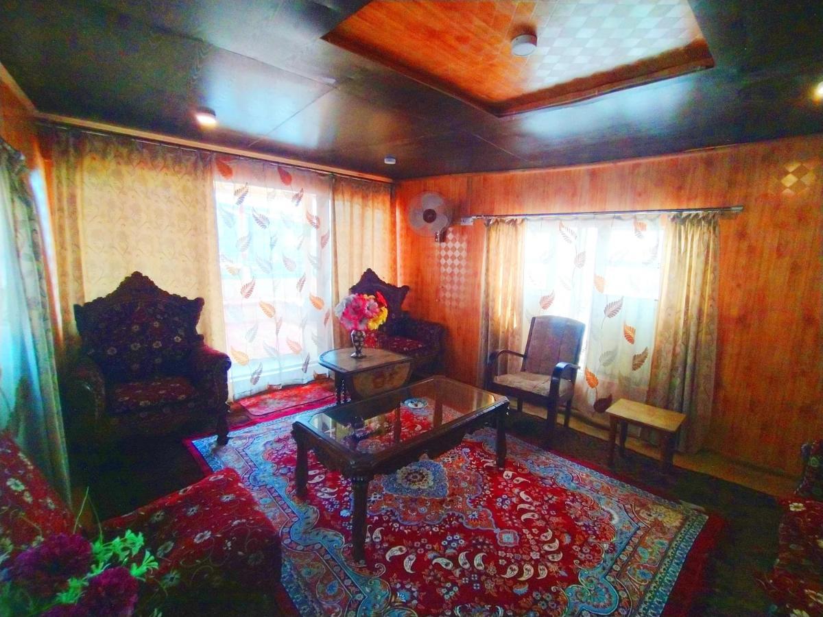 The Dreamer Destination' Houseboat Srinagar  Exterior photo
