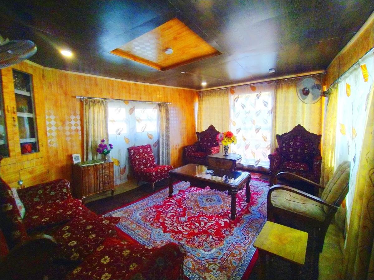 The Dreamer Destination' Houseboat Srinagar  Exterior photo