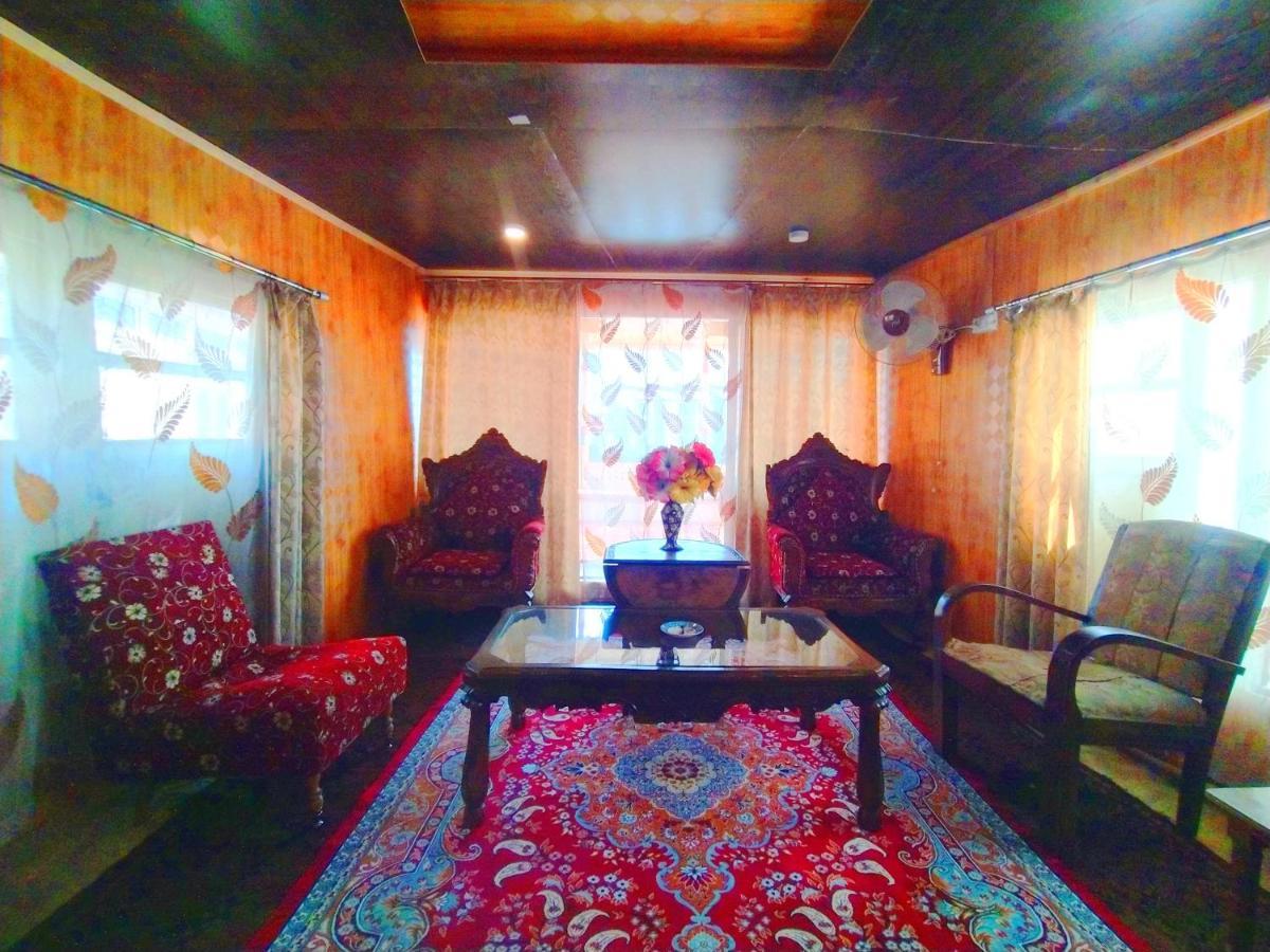 The Dreamer Destination' Houseboat Srinagar  Exterior photo