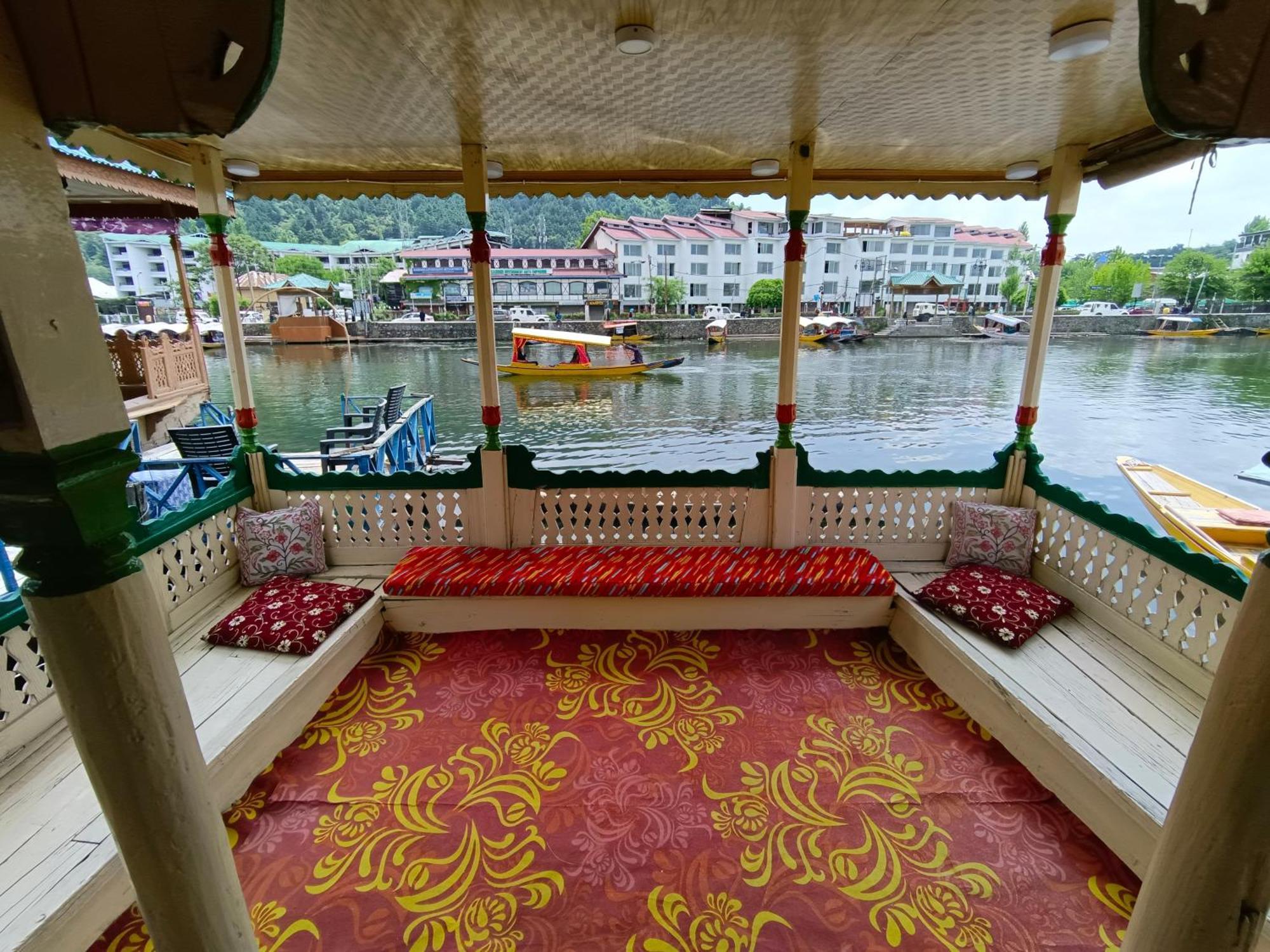The Dreamer Destination' Houseboat Srinagar  Exterior photo