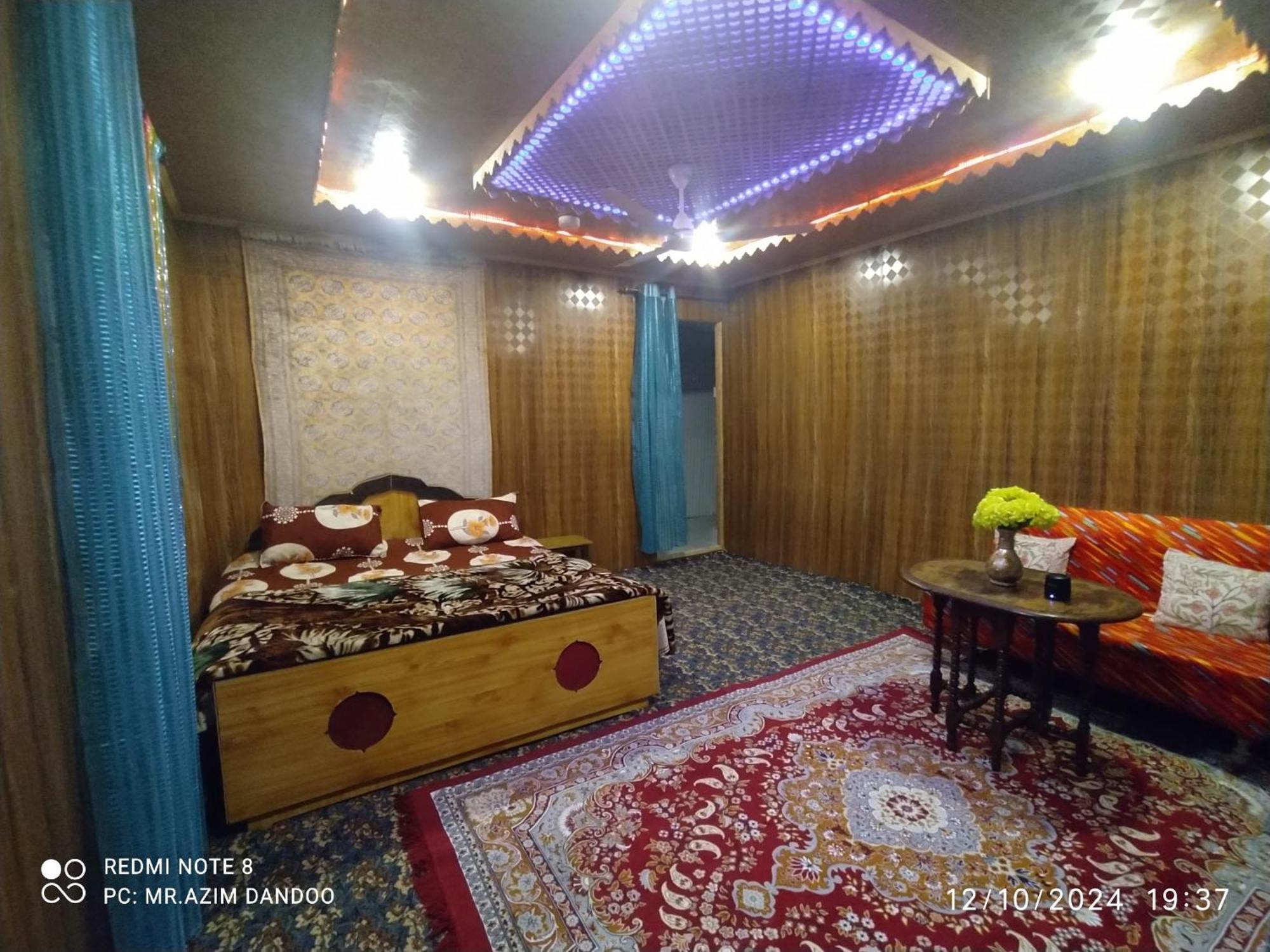 The Dreamer Destination' Houseboat Srinagar  Exterior photo