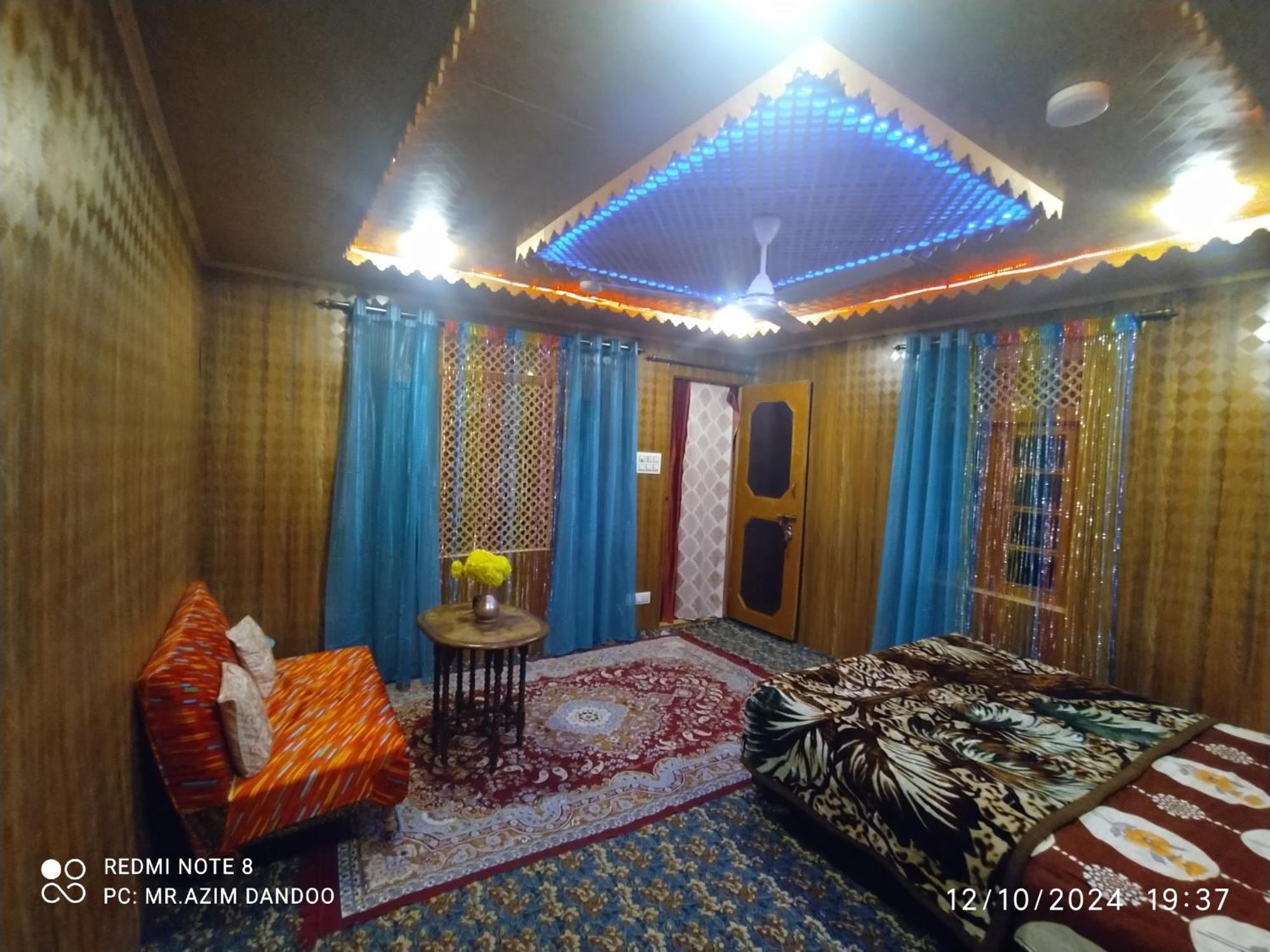 The Dreamer Destination' Houseboat Srinagar  Exterior photo